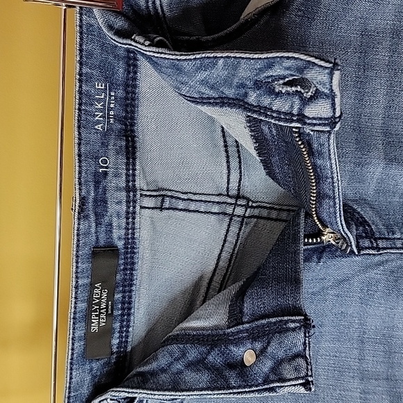 Floral Embroidered Blue Jeans Ankle Mid Rise - Picture 5 of 6